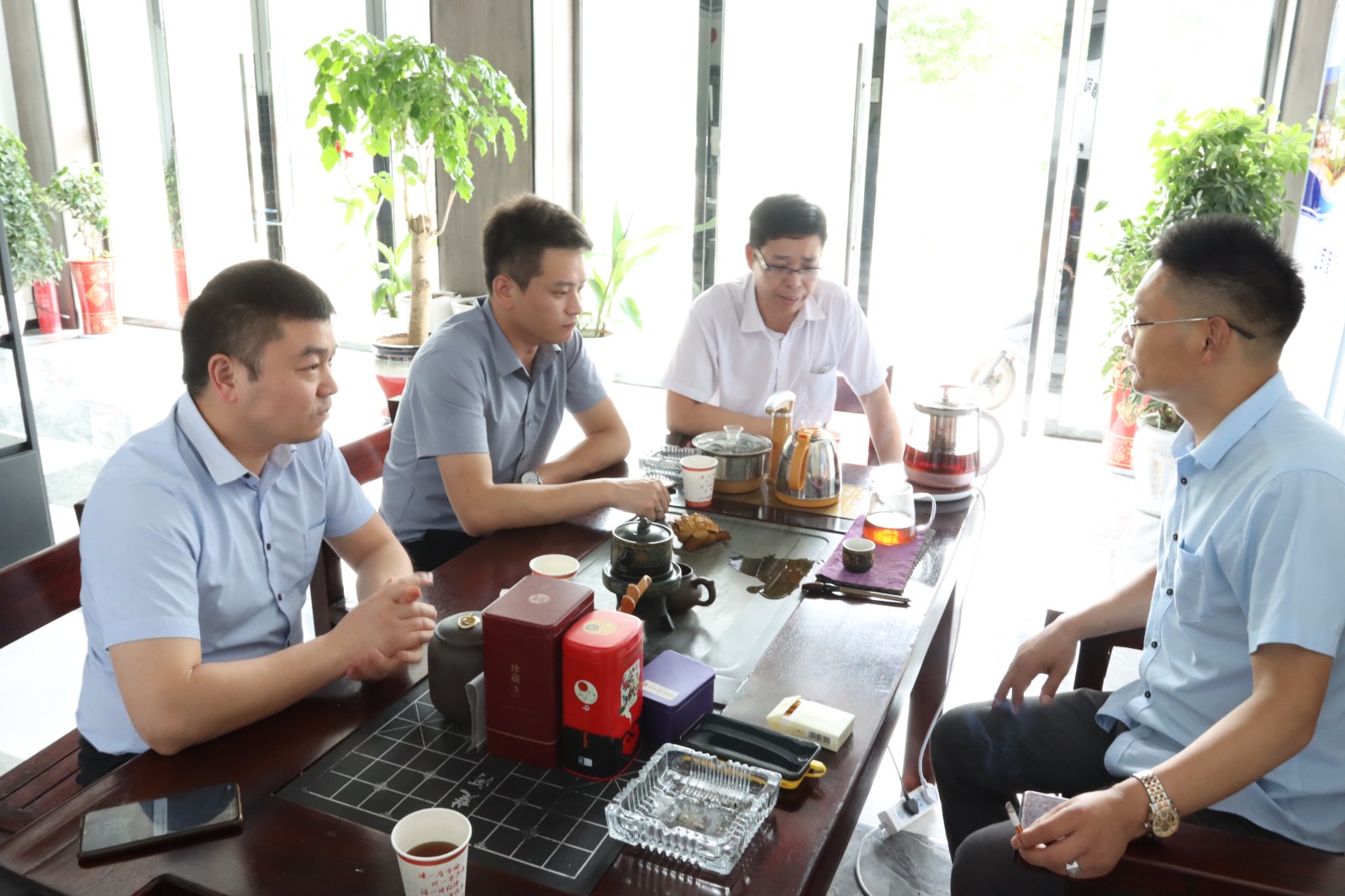 【pg电子品质效劳与眷注】董事长带队亲临一线，，，，，，端午节巡检湖北片区