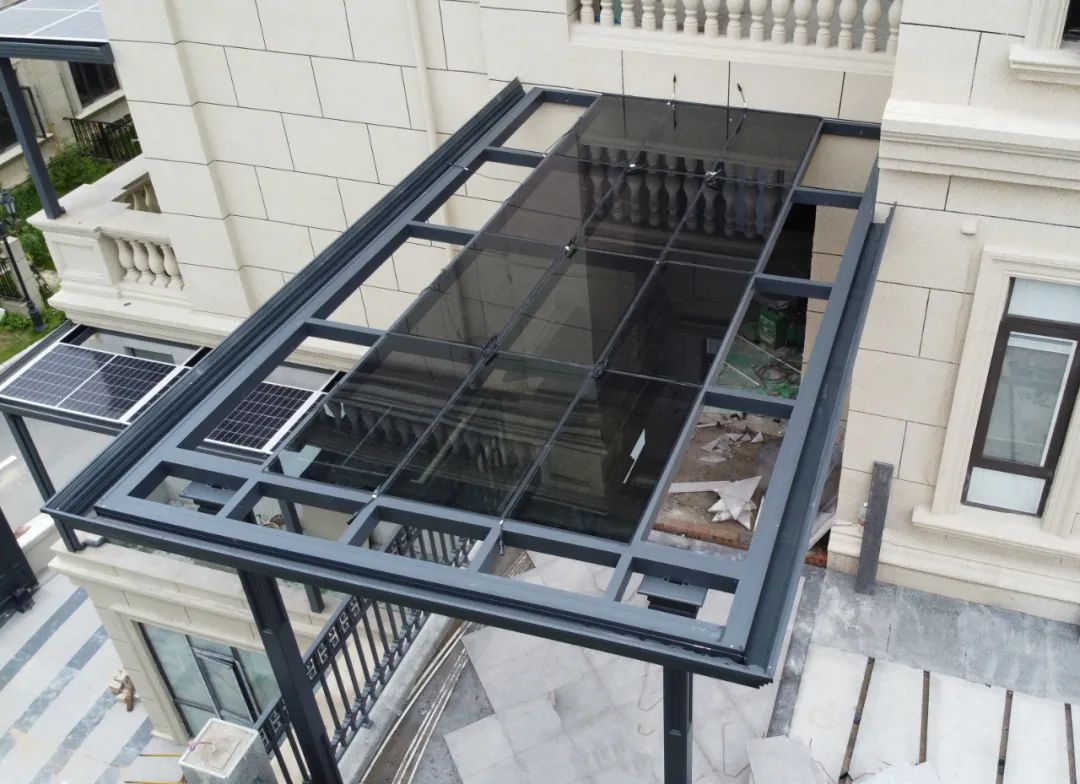 谍照曝光！pg电子集团光电建材新品组件运抵华中仓储中心，，，，，，金融建站/渠道招商模式有望越发多元